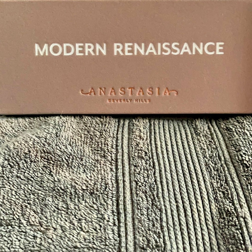 Modern Renaissance eyeshadow palette